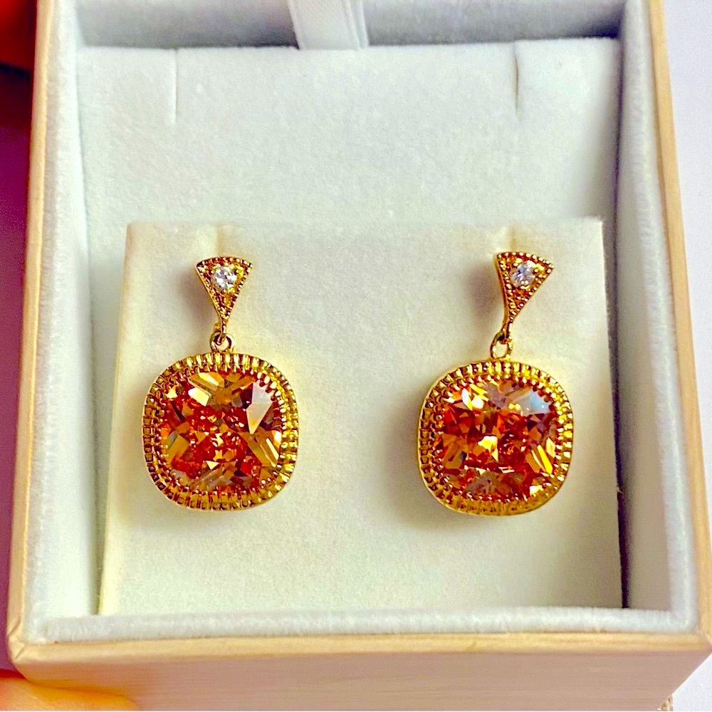 New in Box, Gorgeous Cushion set Champagne Gem Stone Earrings.